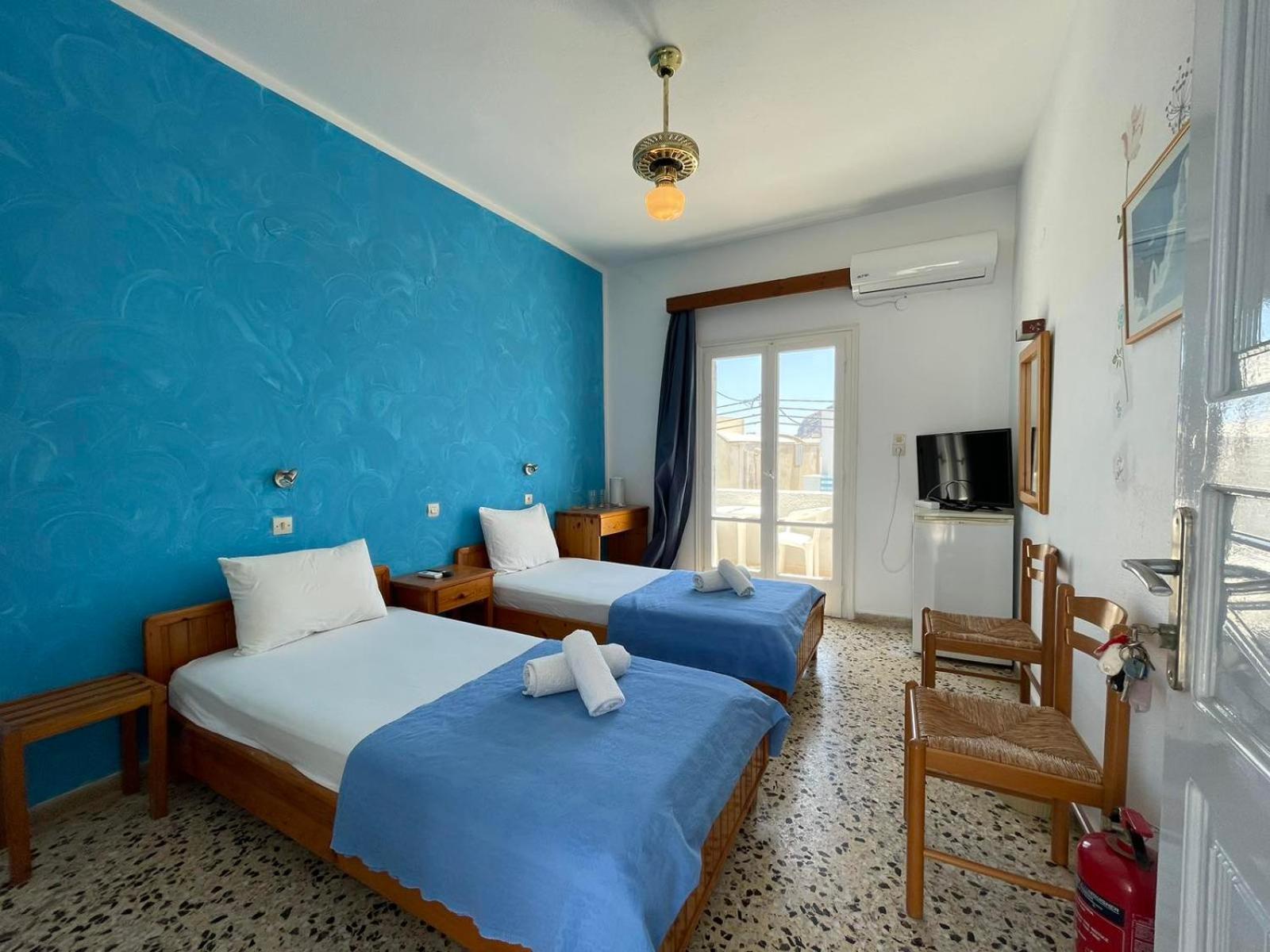 Dilino Hotel Kamari  Phòng bức ảnh