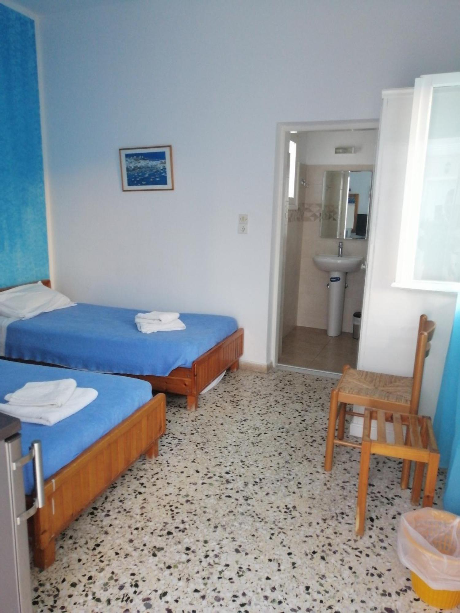 Dilino Hotel Kamari  Phòng bức ảnh