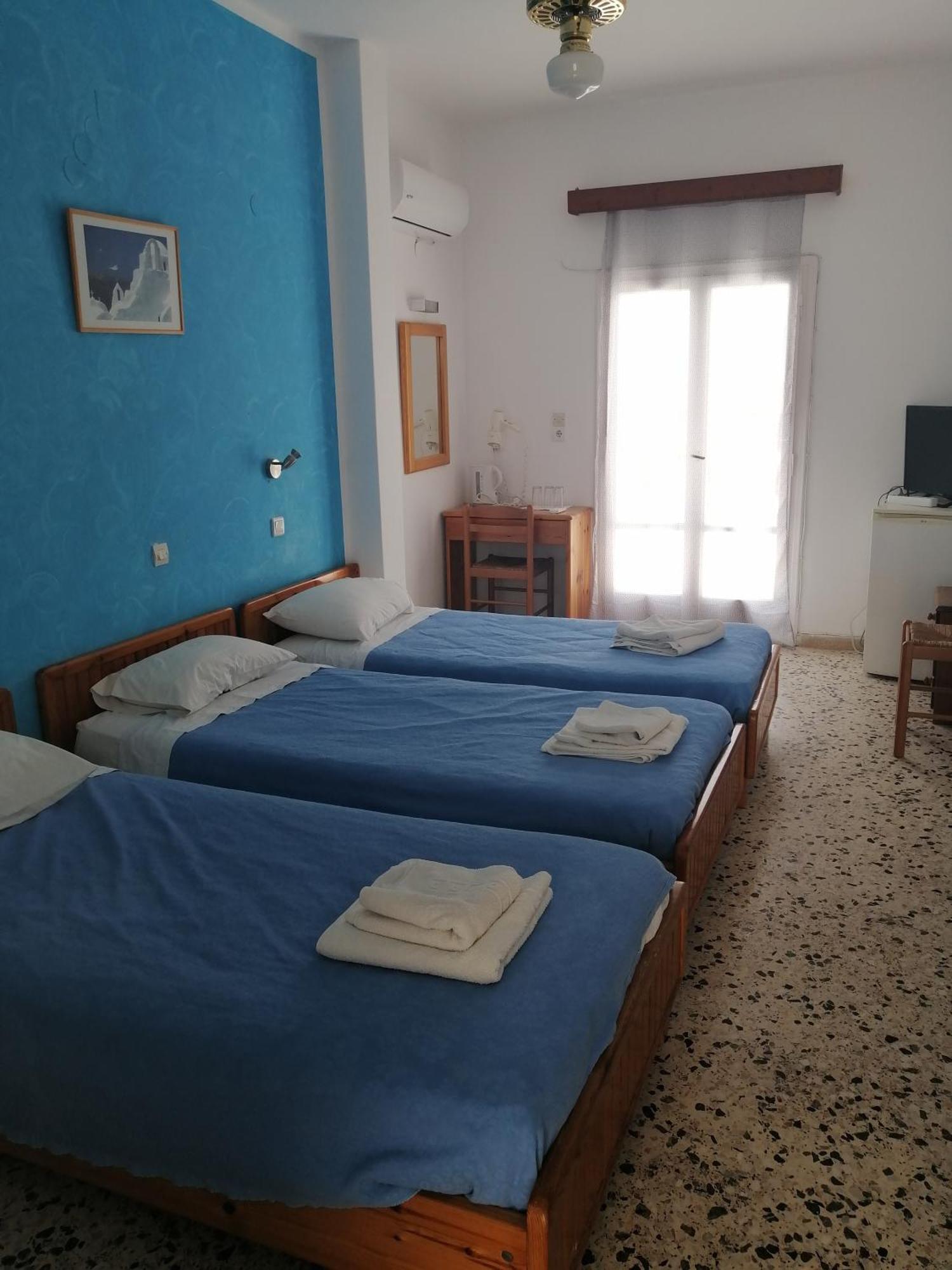 Dilino Hotel Kamari  Phòng bức ảnh