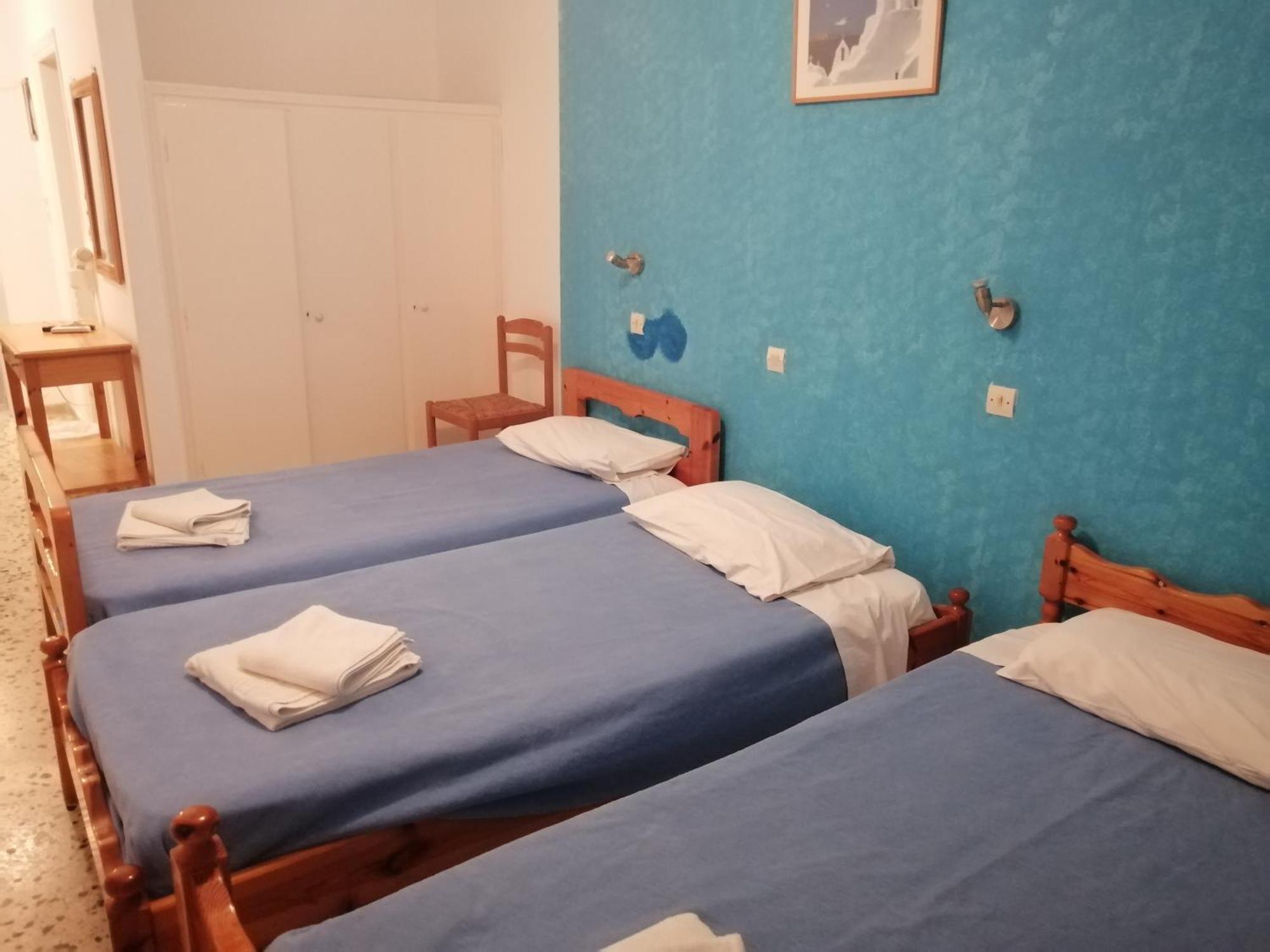 Dilino Hotel Kamari  Phòng bức ảnh