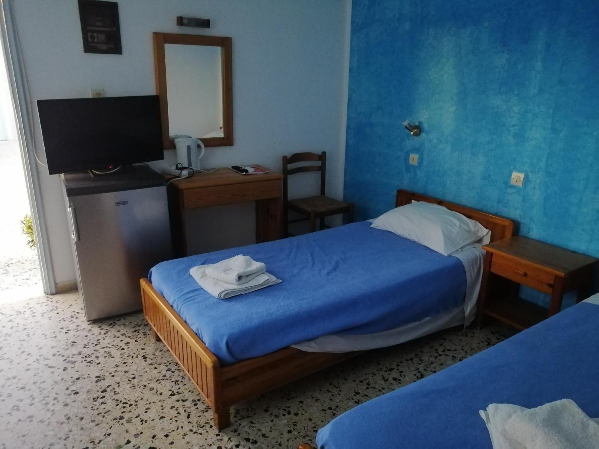 Dilino Hotel Kamari  Phòng bức ảnh